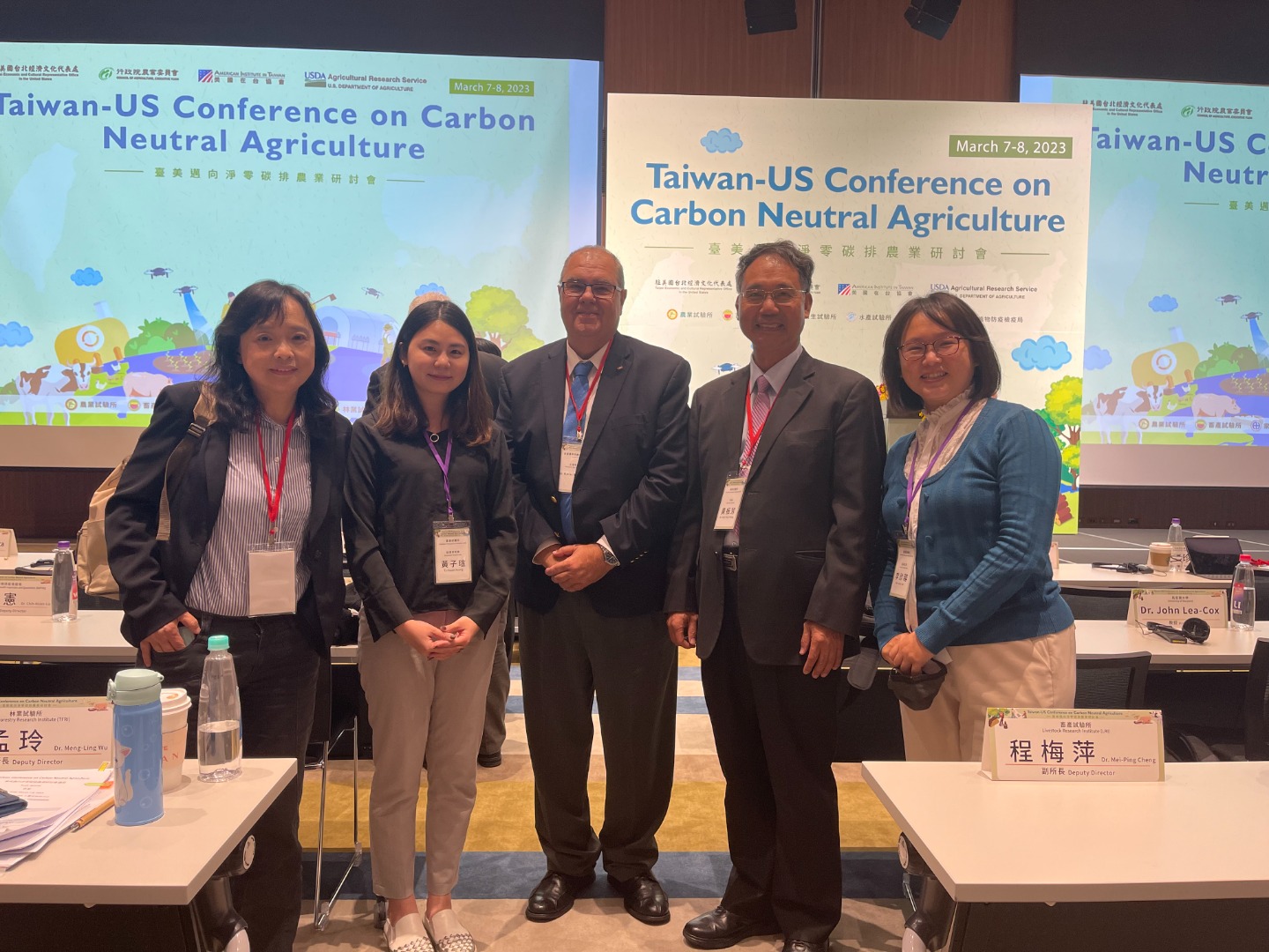 /ARSUserFiles/5803/MBV_with_Taiwan_Researchers.jpg
